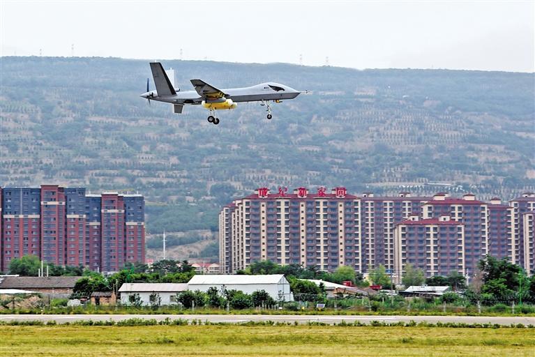 無(wú)人機(jī)人工增雨項(xiàng)目在天水機(jī)場(chǎng)試飛成功