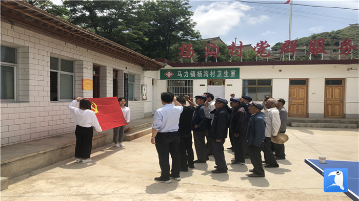 6月29日，天水市武山縣紀(jì)委監(jiān)委組織黨員干部在馬力鎮(zhèn)楊溝村重溫入黨誓詞。_副本.jpg