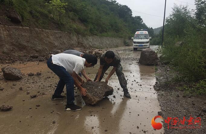 康縣長壩鎮(zhèn)：鏟車、120合力“逆行”救援群眾  