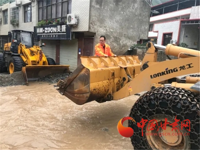 孤軍也要亮劍 被困“孤島”的日子公路人打通36公里受災(zāi)路