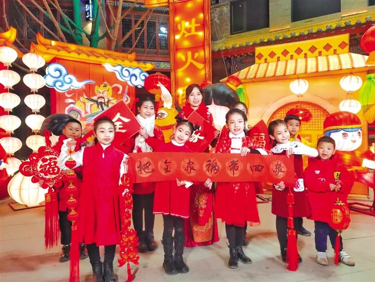 原創(chuàng)音樂(lè)電視《全家?！废蛱m州市人民拜年！