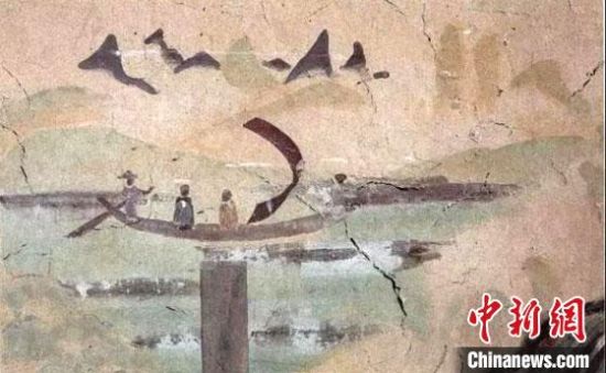 “一人搖櫓晃扁舟，兩人撐篙水上漂?！眻D為莫高窟第323窟《搖櫓帆船》（初唐）。　敦煌研究院供圖