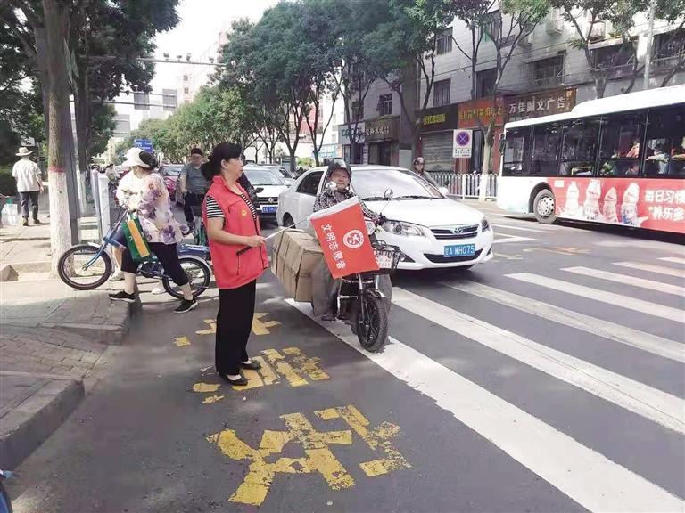 文明出行助力城市文明更進(jìn)一步 蘭州干部職工多種方式踐行綠色出行