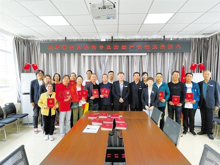蘭州廣武門街道光輝村社區(qū) 91戶居民終于拿到了房產(chǎn)證！