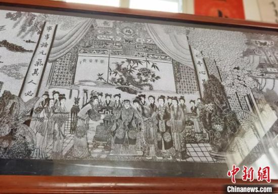 圖為陶世清的影雕作品?！钅?攝