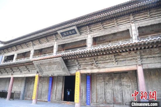 圖為張掖大佛寺建筑外圍?！钇G敏 攝