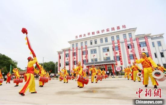 2021年6月30日，蘭州太平鼓教育保護實踐基地啟動儀式在蘭州新區(qū)舉行。(資料圖) 高展 攝