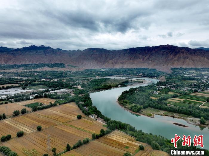 圖為黃河岸畔景色。(資料圖) 李玉峰 攝