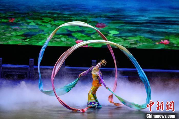 圖為經(jīng)典舞劇《絲路花雨》演出現(xiàn)場(chǎng)。(資料圖) 　甘肅演藝集團(tuán)供圖