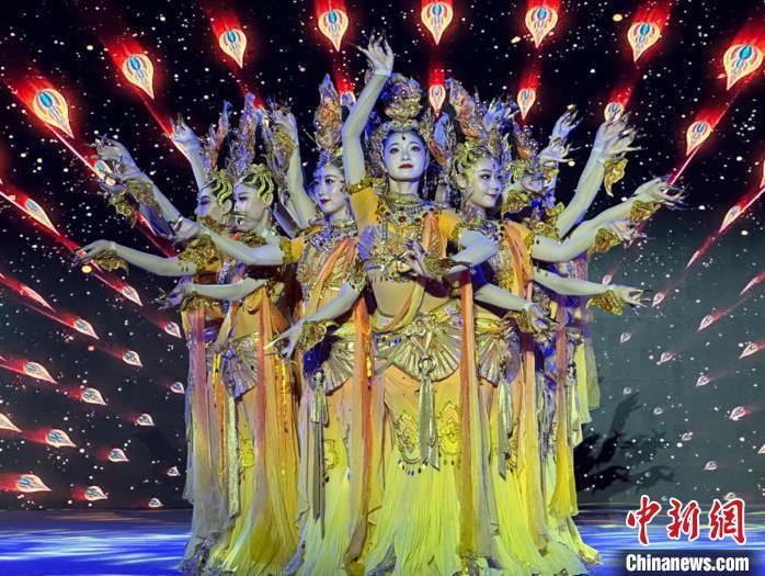 圖為甘肅演藝集團(tuán)歌舞劇院表演的舞蹈《金光千佛》。(資料圖)戴文昌 攝