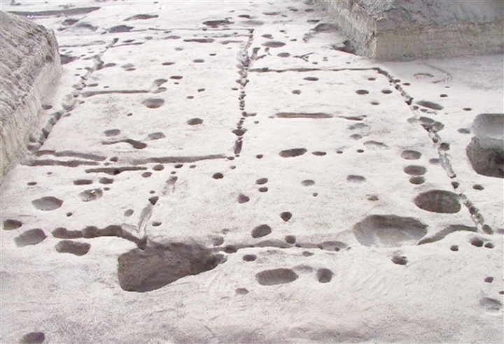 西河灘遺址房基