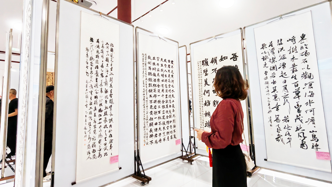 “中國(guó)書(shū)法之鄉(xiāng)·鎮(zhèn)原”第一屆書(shū)畫(huà)藝術(shù)交流大會(huì)開(kāi)幕